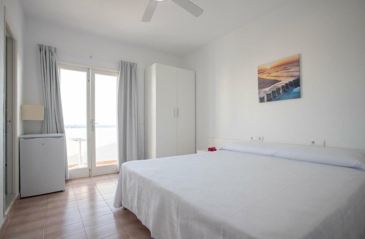 Hostal Mayans Es Pujols Εξωτερικό φωτογραφία
